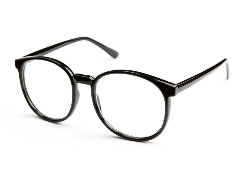 okulary z czarnymi oprawkami